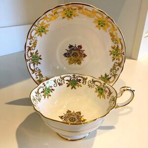 EUC VTG PARAGON BONE CHINA TEACUP AND SAUCER IN GREEN FLOWERS AND GOLD FILIGREE